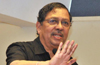 Justice Santosh Hegde for probe into CM&rsquo;s watch row